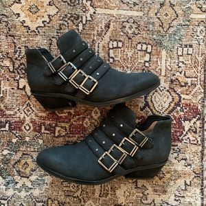 Dr Scholls Black Buckle Bootie sz.6